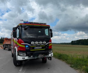 Kolizja maszyny drogowej z pociągiem na przejeździe kolejowo-drogowym Chromin-Jaźwiny w powiecie garwolińskim