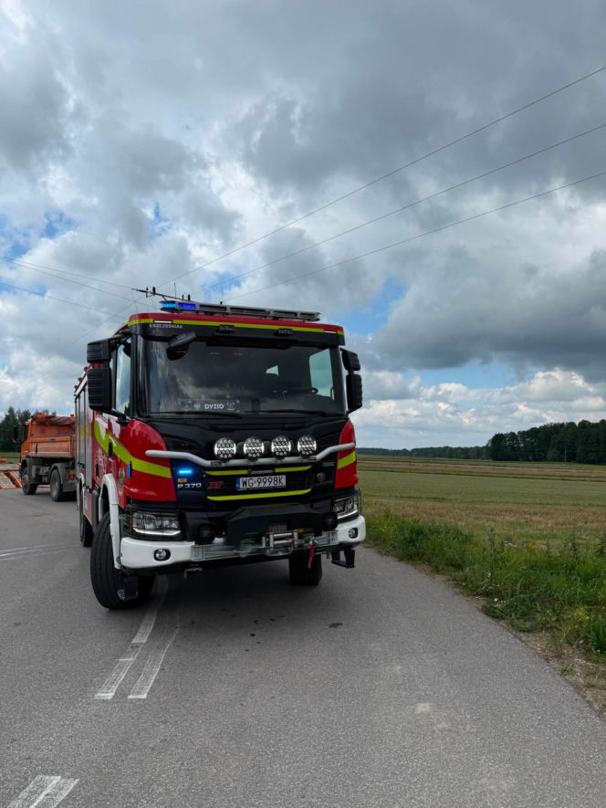 Kolizja maszyny drogowej z pociągiem na przejeździe kolejowo-drogowym Chromin-Jaźwiny w powiecie garwolińskim
