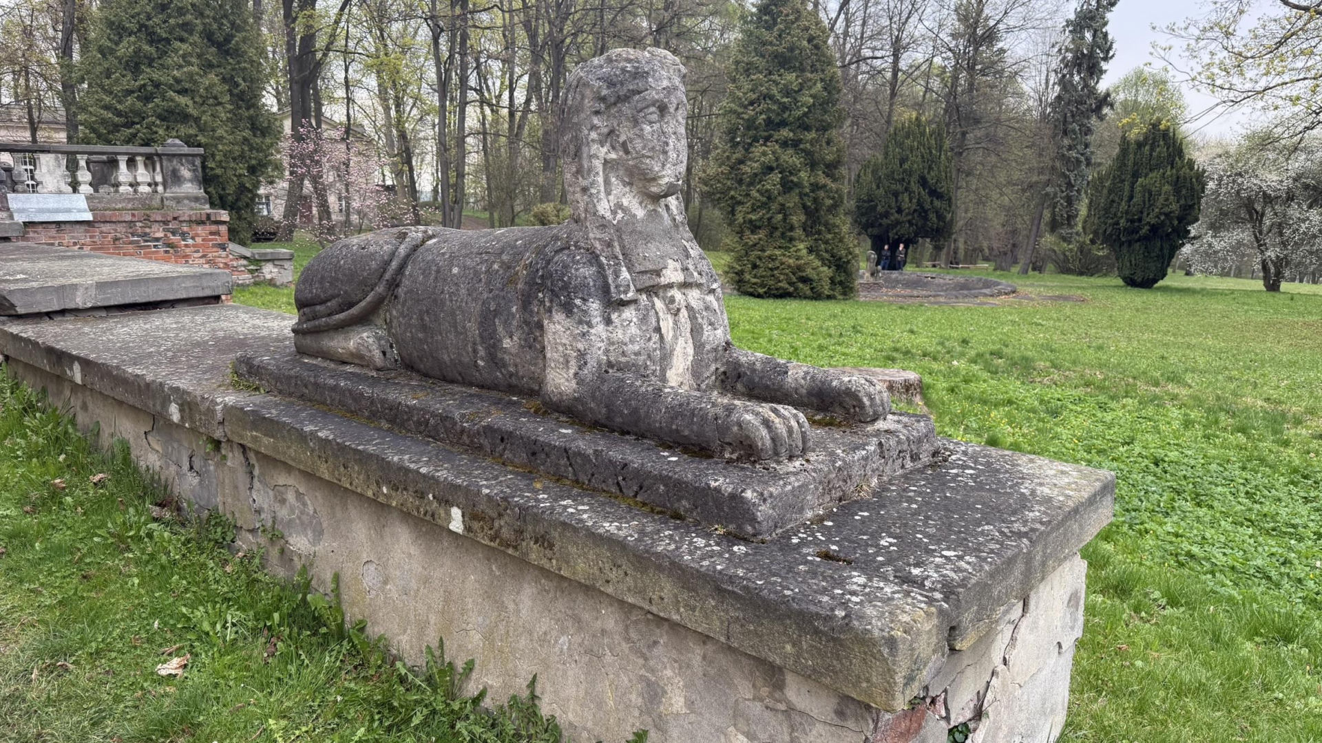 Pałac w Pilicy, wspaniała rezydencja która od dekad popada w ruinę