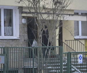 Kuzyn Kaczyńskiego dba o krewnego i odśnieża schody