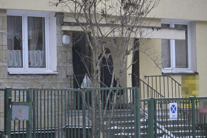 Kuzyn Kaczyńskiego dba o krewnego i odśnieża schody