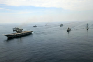 Indyjski lotniskowiec rusza na pomoc Sri Lance. Dramatyczna walka z żywiołem