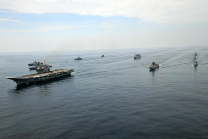 Indyjski lotniskowiec rusza na pomoc Sri Lance. Dramatyczna walka z żywiołem