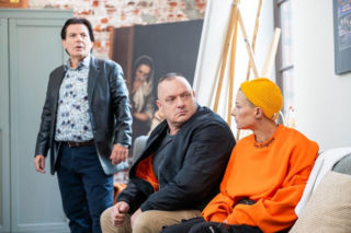 Pierwsza miłość, odcinek 4136: Aby uwolnić Karmę i zemścić się na Izabeli, Dominika szuka pomocy u brutalnych kibiców