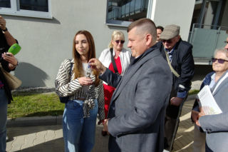 Pierwsze klucze przekazane. Nowi lokatorzy cieszą się