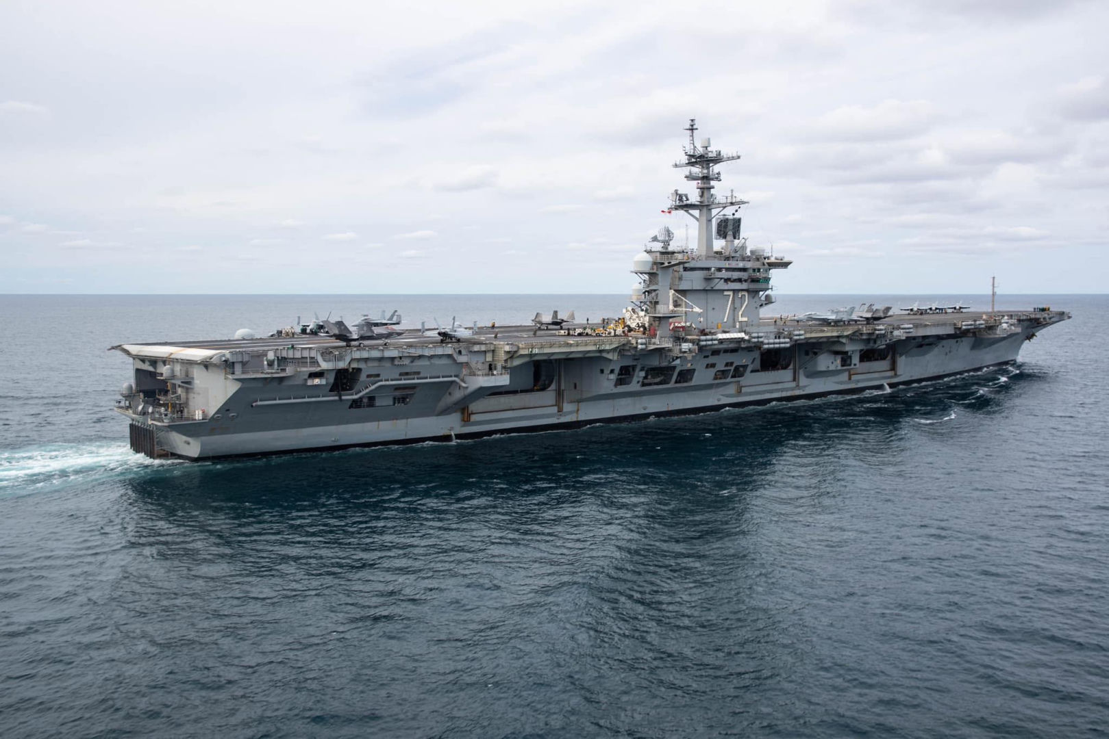 Kryzys na USS Abraham Lincoln. Dramat marynarzy, próby samobójcze i rekordowa misja w cieniu wojny