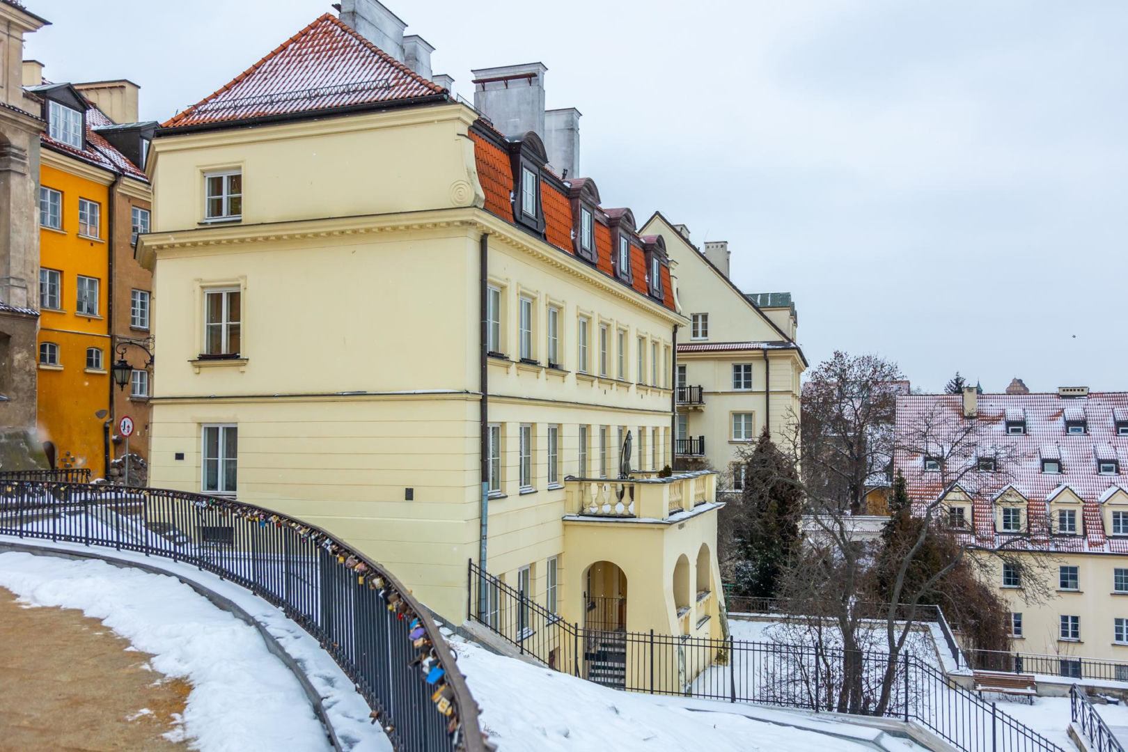 Dom Profesorów na ul. Brzozowej w Warszawie