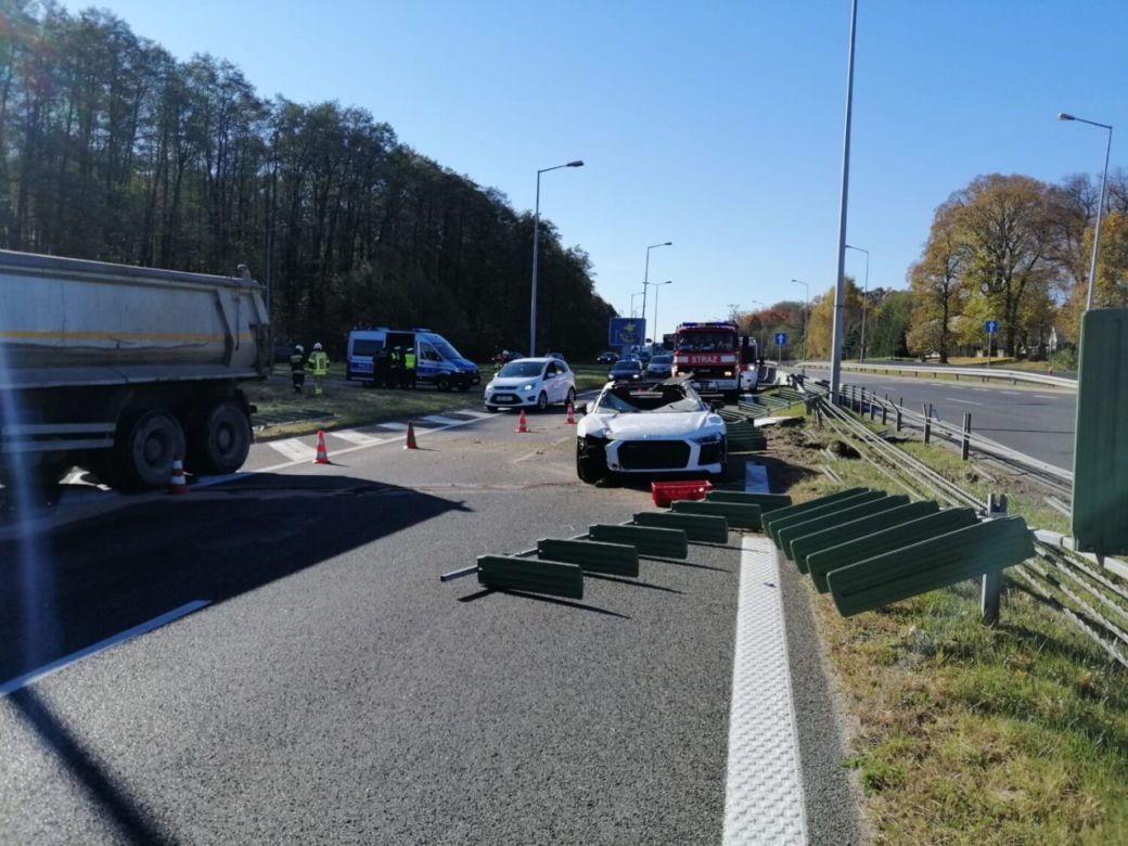 Audi R8 V10 rozbite na obwodnicy Tarnowa