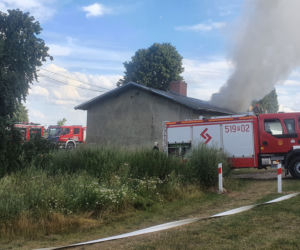 Nowy Tomyśl: WIELKI pożar domu. 15 zastępów walczyło z ogniem! Są ranni! 