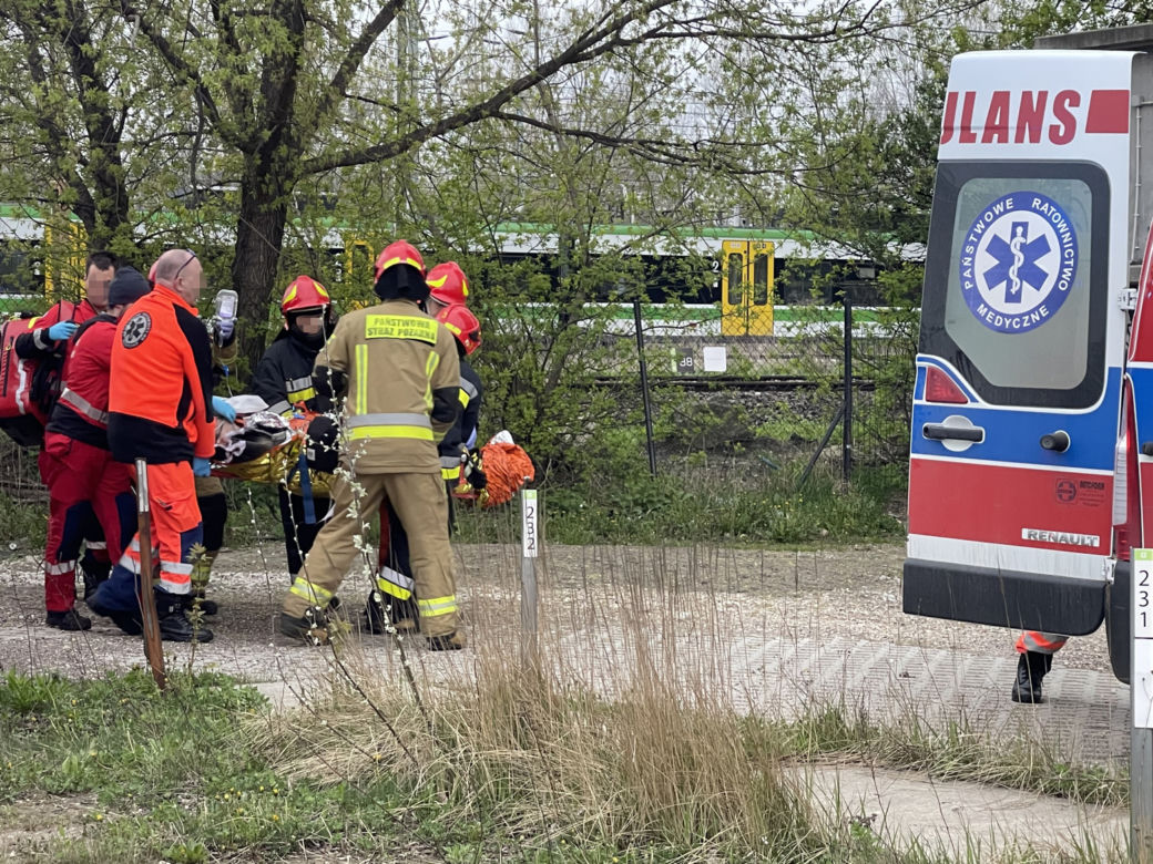 Potrącenie przez pociąg na dworcu zachodnim. Na miejscu śmigłowiec LPR. Trwa akcja ratunkowa