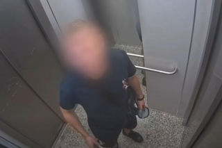 Dźgał nożem w kamerę w windzie! Miasto pokazało szokujące nagrania