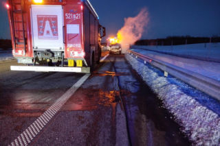 Pożar samochodu na trasie S7. Służby apelują o jedną rzecz