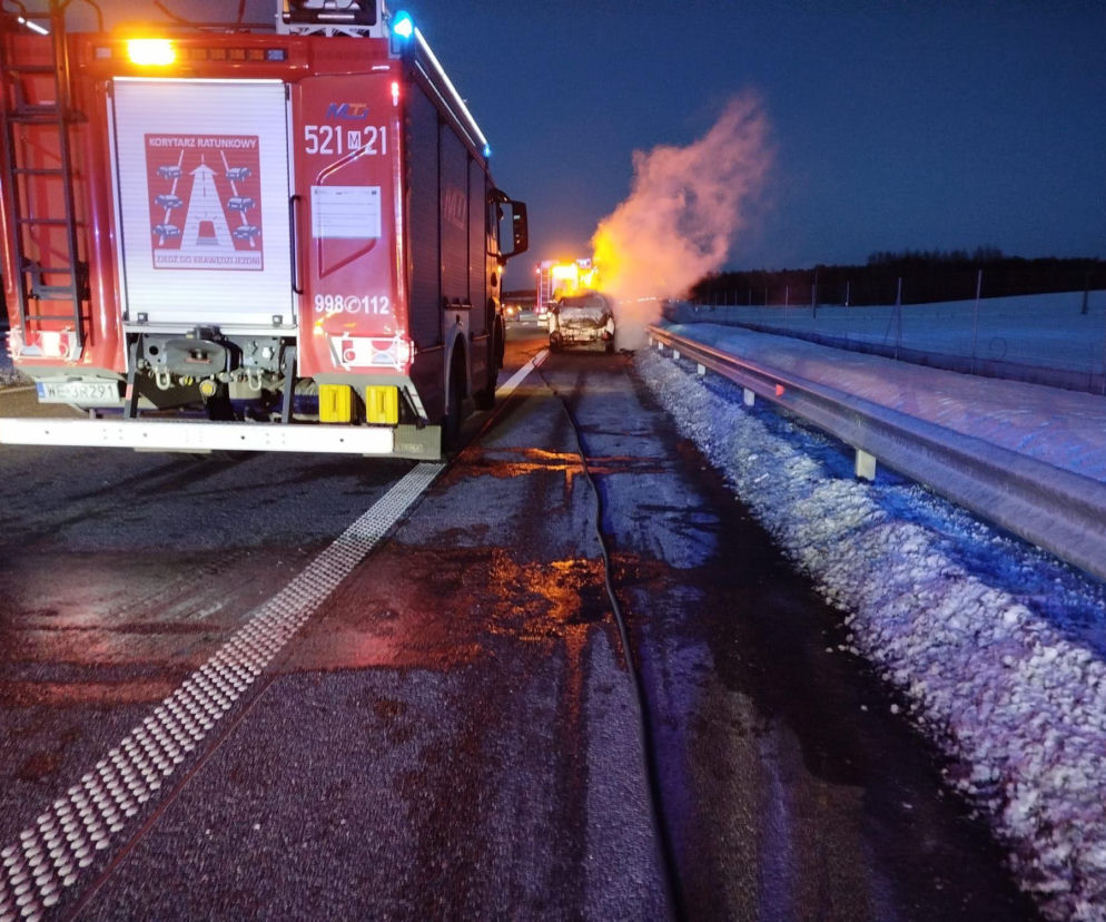 Pożar samochodu na trasie S7. Służby apelują o jedną rzecz