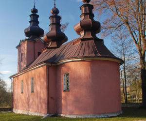 To jedna z najmniejszych wsi w Małopolsce. Znajduje się w niej zaledwie 16 domów