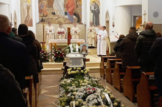 Potwór z Malty odebrał życie Oliwii. Żałobnicy nie zmieścili się w kościele. Spotkamy się znowu