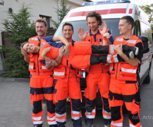 Na sygnale. Martyna (Monika Mazur), Piotr (Dariusz Wieteska), Wiktor (Wojciech Kuliński) i Adam (Konrad Darocha), Artur (Tomasz Piątkowski)