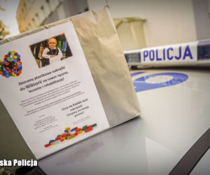 Gorzowscy policjanci dzielnie zbierali... nakrętki by pomóc Wiktorii