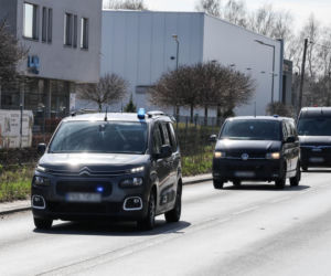 Strzały w łódzkiej fabryce, 400 osób ewakuowanych. Trwa obława