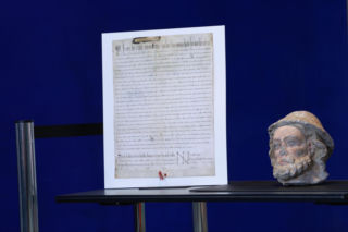 Niemcy zwrócili nam krzyżackie archiwa! Premier Tusk: Serce się raduje 