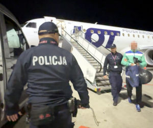 Jeden z podejrzanych o napad na jubilera w Galerii Mokotów przetransportowany do Polski