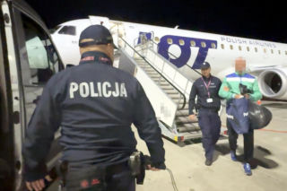 Jeden z podejrzanych o napad na jubilera w Galerii Mokotów przetransportowany do Polski