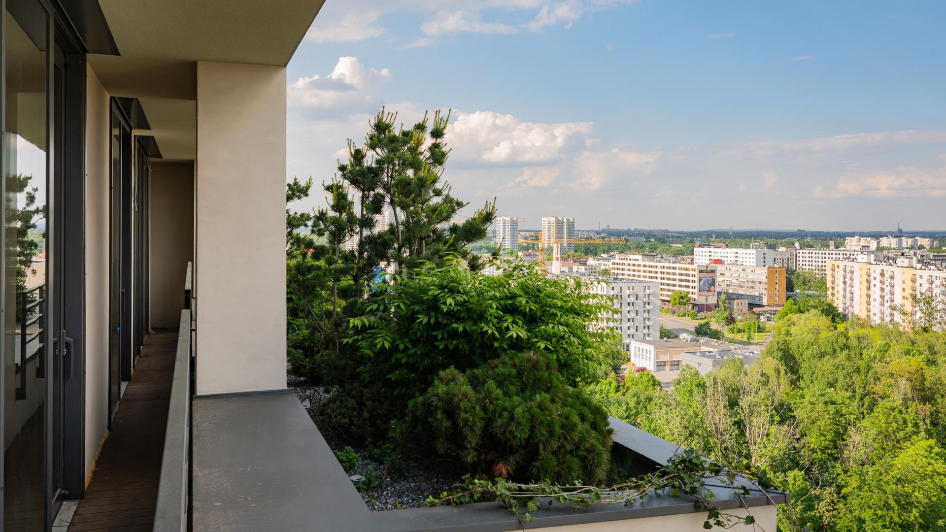 Damrota Garden - apartamentowiec w Katowicach z drzewami na fasadzie i dachu - czerwiec 2026
