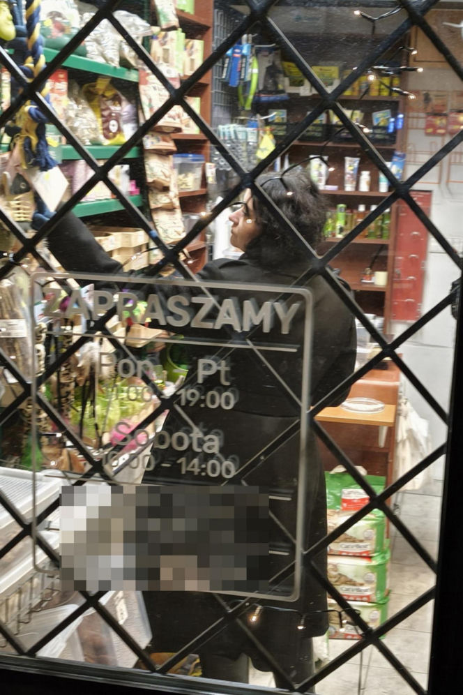 Anna Maria Żukowska buszuje w kwiatach