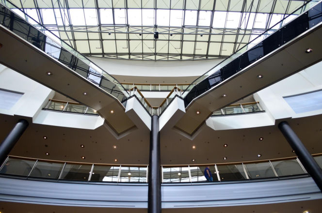 Szokujący wyrok za strzelaninę w galerii handlowej! Poszkodowany stracił oko. To dlatego Michał F. sięgnął po broń