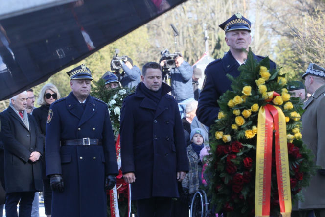 Obchody 16. rocznicy katastrofy smoleńskiej. Powązki