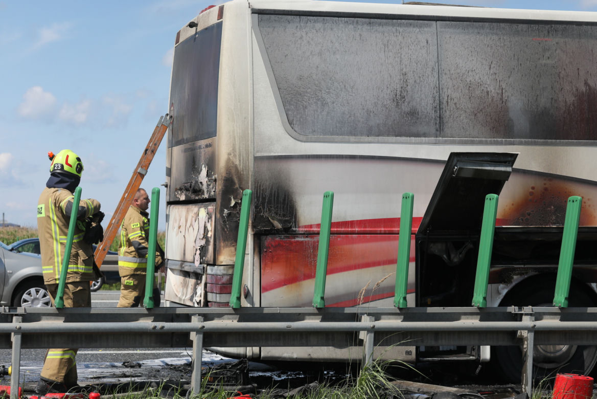 Autobus z dziećmi w środku zaczął się palić! Koszmar pod Warszawą