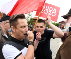 Kartuzy: Trzaskowski poskubał truskawek. Kaszubi go pogonili [ZDJĘCIA]