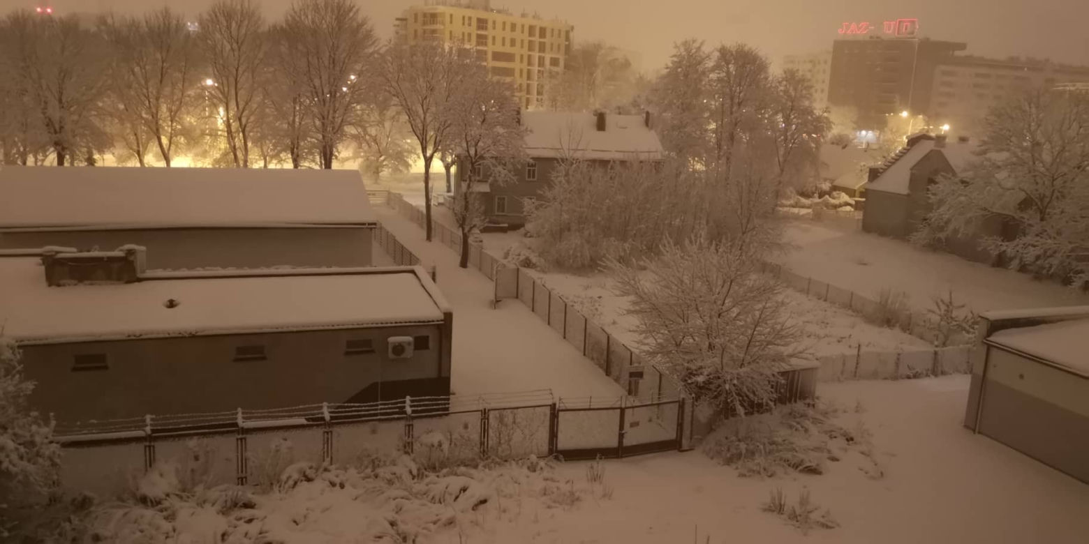 Atak zimy w Białymstoku. Śnieżyca sparaliżowała miasto i region [ZDJĘCIA]