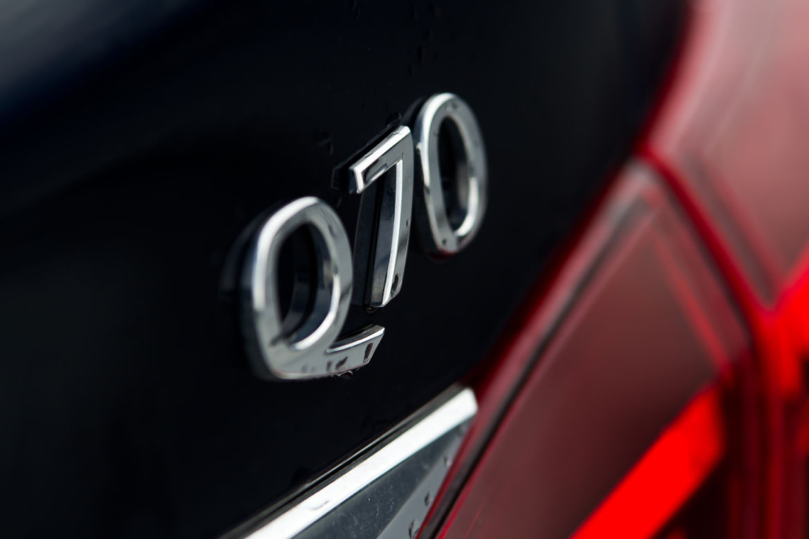 Infiniti Q70h Premium Tech