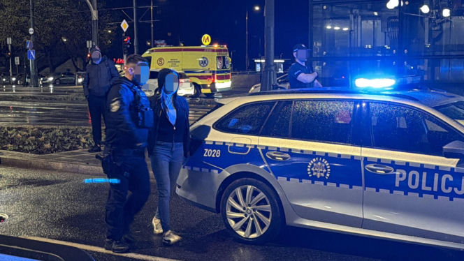 Atak młotkiem w tramwaju