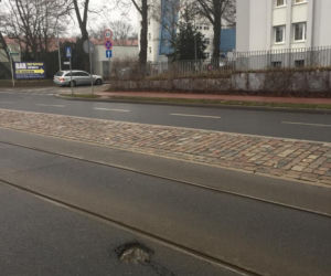 Łopata pod asfaltem. Niecodzienne odkrycie na ulicy Arkońskiej