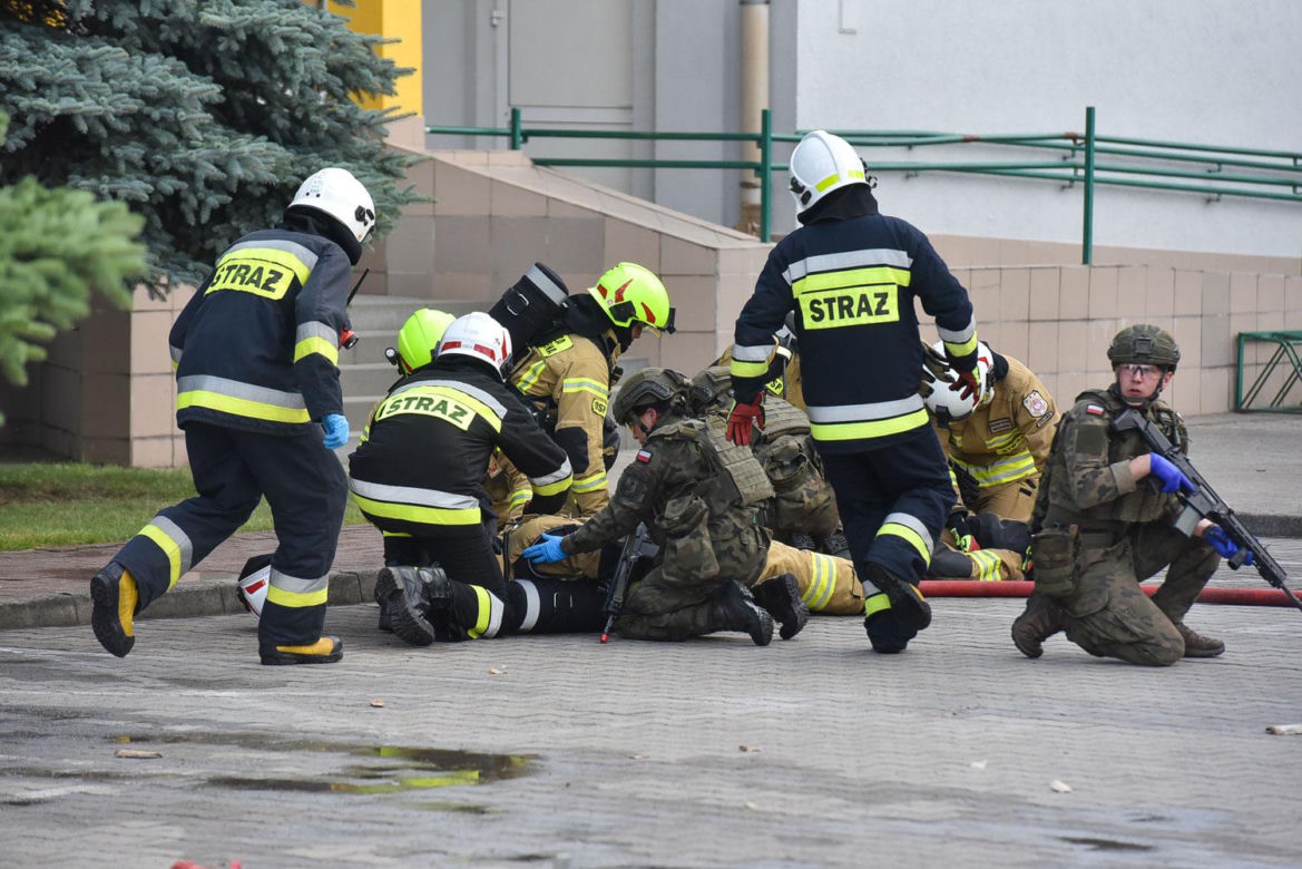 Efektowne ćwiczenia WOT w Czernikowie pod Toruniem. "Scenariusz zakładał atak przeciwnika na szkołę z kilkudziesięcioma uczniami"