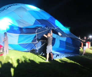W dzień latały, nocą ziały ogniem. Nocny pokaz balonów w Nałęczowie 