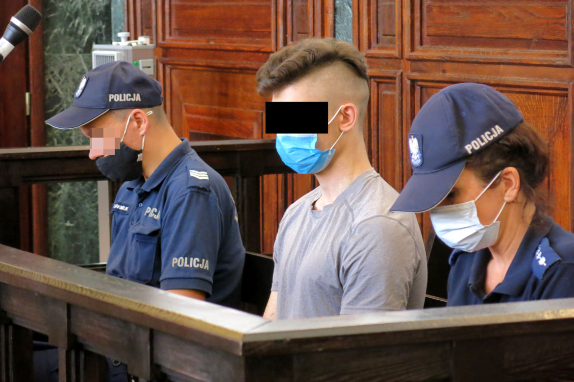 Sąd Apelacyjny w Białymstoku. Adrian R. (19 l.) dźgał taksówkarza śrubokrętem. Grozi mu 25 lat więzienia