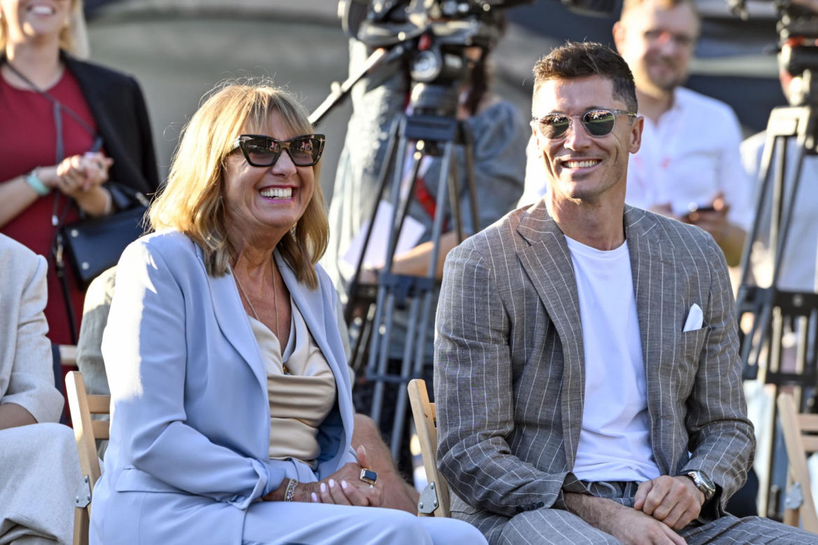 Ujawniono zarobki Roberta Lewandowskiego. Tak wypadł na tle Cristiano Ronaldo