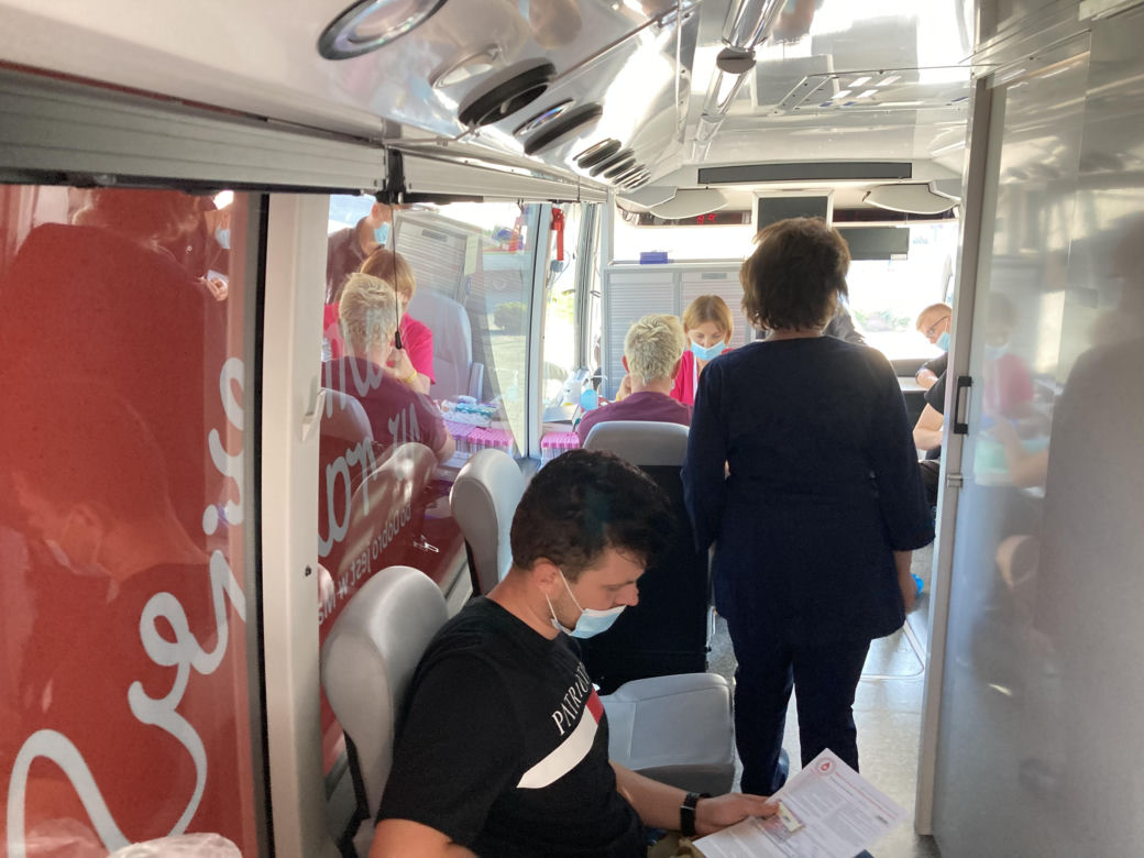 Krwiobus zaparkował na Rynku w Nowym Sączu
