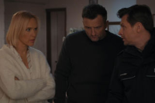 M jak miłość odc. 1931. Dorota (Iwona Rejzner), Bartek (Arkadiusz Smoleński), Adam Karski (Patryk Szwichtenberg)