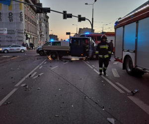 Groźny wypadek na skrzyżowaniu ul. Jagiellońskiej z Ogińskiego! Dwie osoby trafiły do szpitala! [ZDJĘCIA]