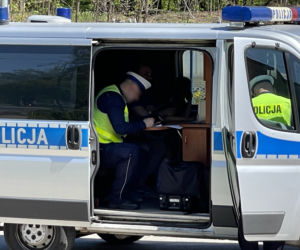 Pijany wiózł 8-letnią córeczkę. Mężczyzna wjechał w tył innego auta 