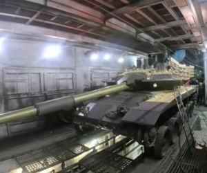 Nowe czołgi T-90M dla Rosji. Jak Moskwa adaptuje się do wojny z użyciem dronów?