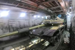 Nowe czołgi T-90M dla Rosji. Jak Moskwa adaptuje się do wojny z użyciem dronów?