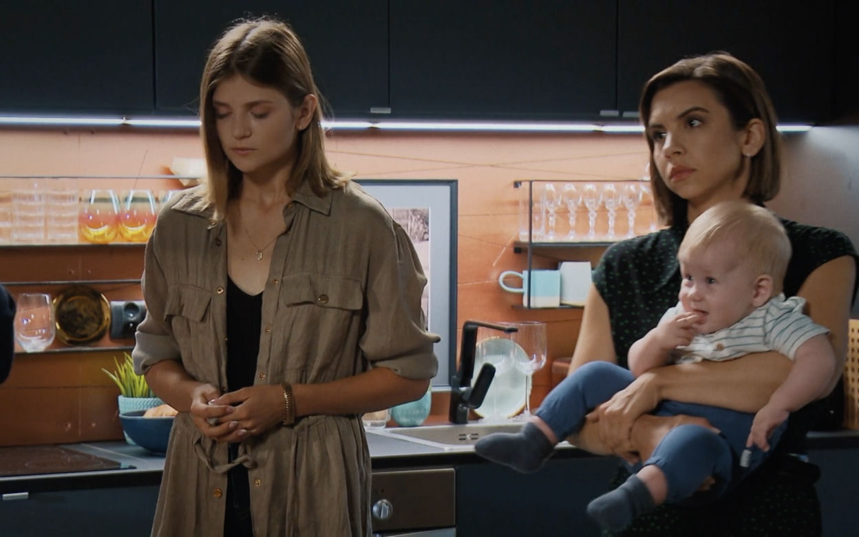 M jak miłość, odcinek 1702: Lilka (Monika Mielnicka), Aneta (Ilona Janyst), Borysek (Tymon Szkopek)