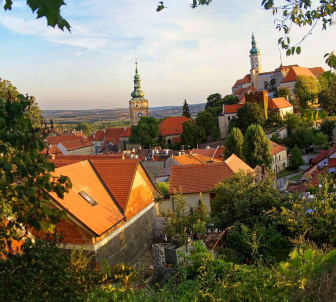 Mikulov - perła Moraw Południowych, którą odwiedził król Polski i Napoleon. Jesień to idealny moment, aby zwiedzić to miasto