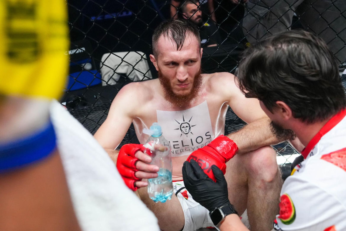 XTB KSW 121. Potężny cios w krocze, trybuny zamarły!