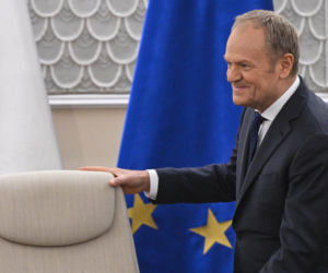 Specjalne posiedzenie rządu. Tusk tnie ceny paliw. Radykalne obniżki podatków