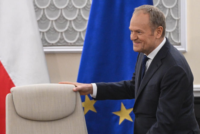 Specjalne posiedzenie rządu. Tusk tnie ceny paliw. Radykalne obniżki podatków